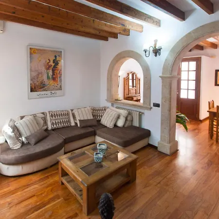 House Es Convent In Alcudia, Close To Beaches Dom wakacyjny